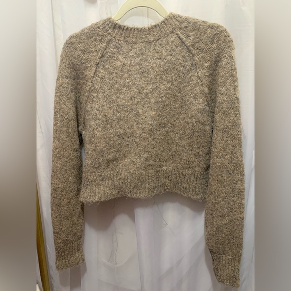 American Eagle Crewneck Cropped Bow Sweater - Picture 4 of 7